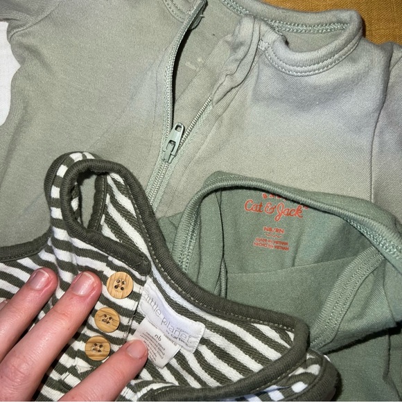 SOLD Baby Greens 0-3 Months - Picture 2 of 2